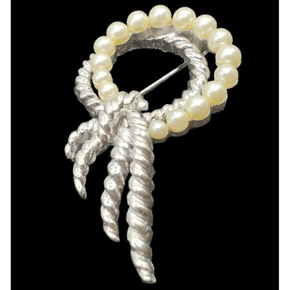 Crown Trifari Brooch Faux Pearl Silver Tone Wreath Rope Pin Twist Knot Layered - Picture 4 of 9